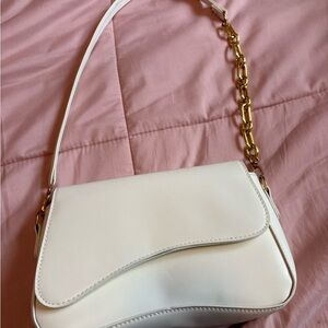 SHEIN White Shoulder Bag with Gold Chain Accent